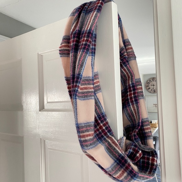 H & M Infinity Scarf - Picture 6 of 16